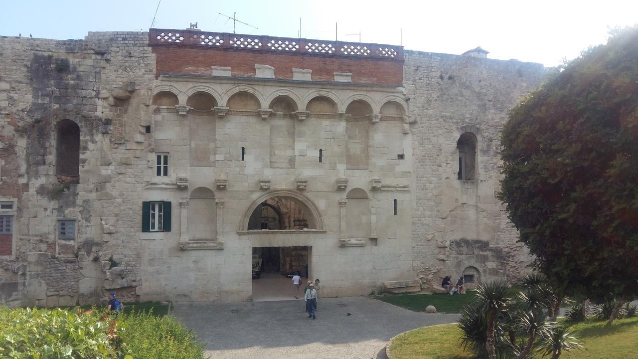 Nina, Apartment In City Centre Split Exterior photo