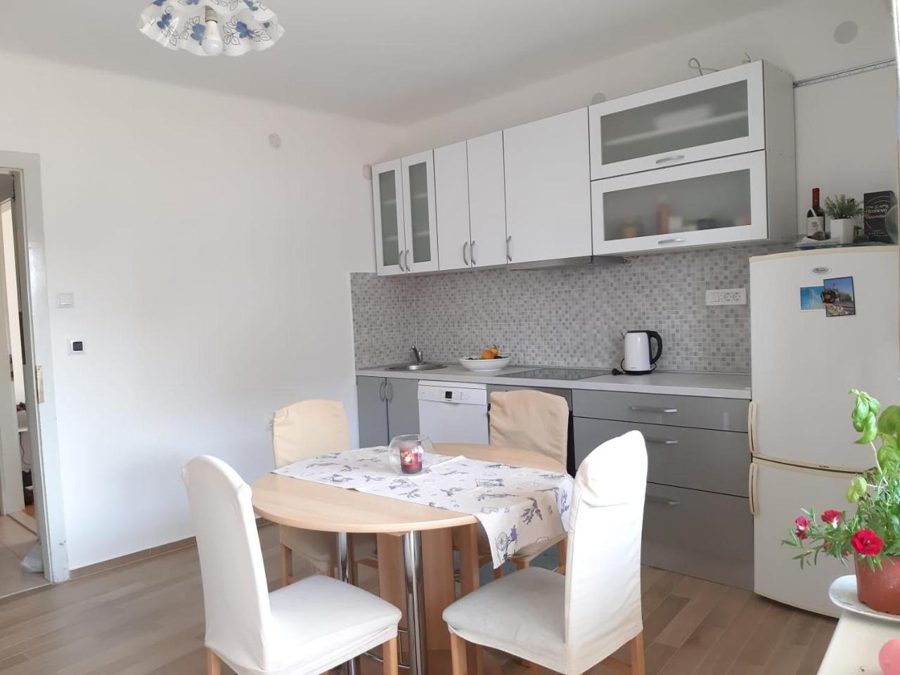 Nina, Apartment In City Centre Split Exterior photo